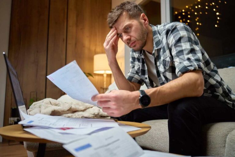 Caro energia, famiglie in difficoltà: ecco come controllare e ridurre i costi